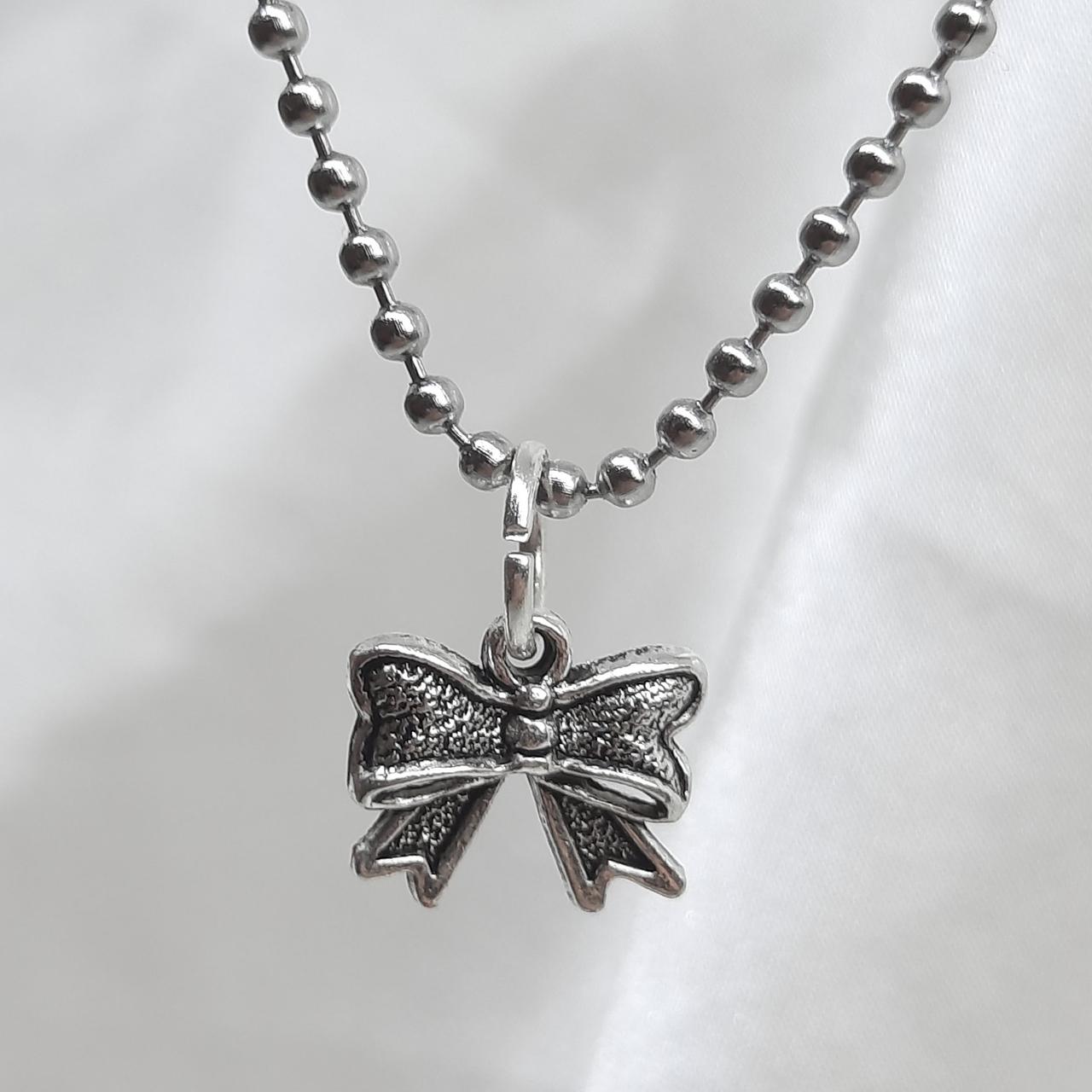 Bow Necklace